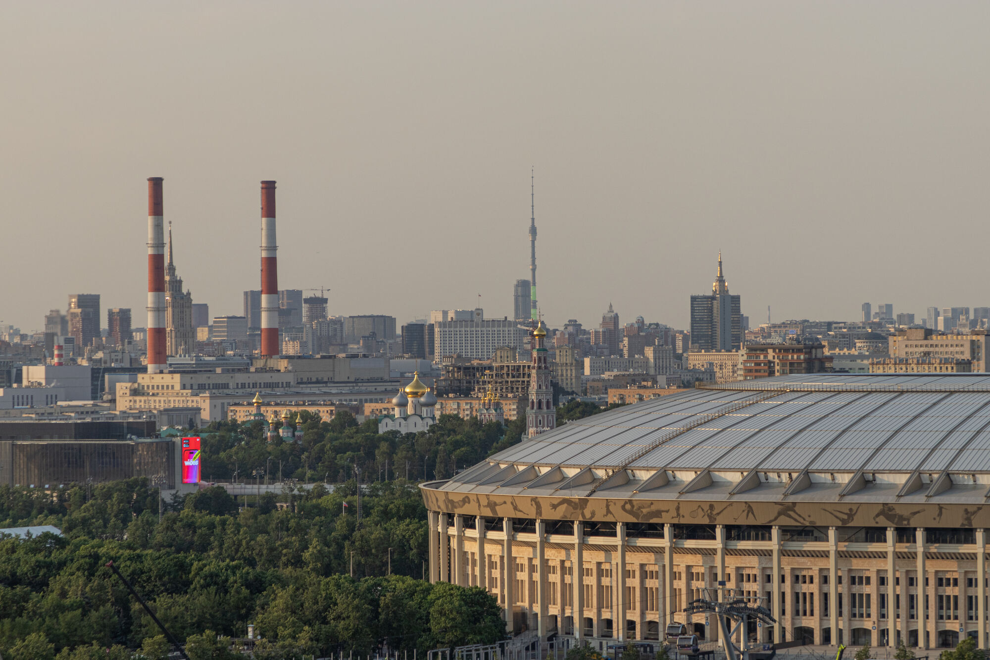 Россия, Москва, Воробьёвы горы, вид на стадион «Лужники»